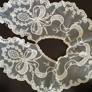 Vintage Lace Collar w/Bow Design
